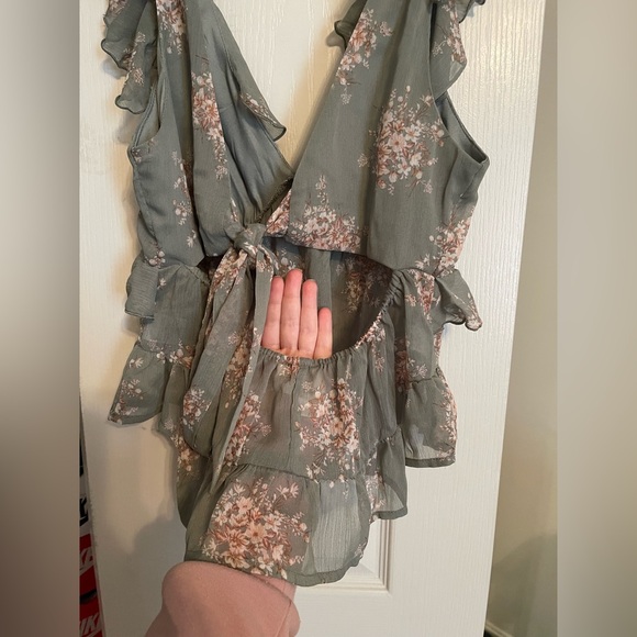 Floral Ruffle Blouse - Picture 4 of 4